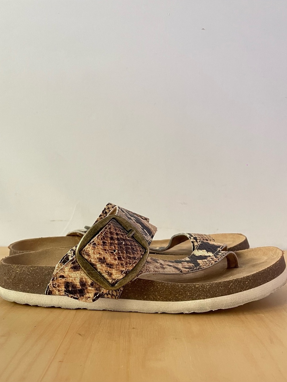 White Mountain Harley snakeskin print footbed Sandals | US 7M